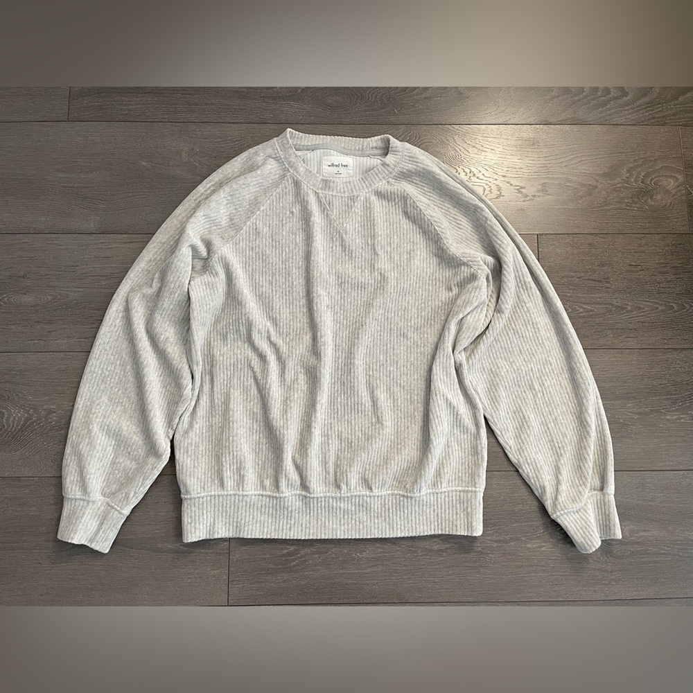 Aritzia Wilfred oversized sweater medium shirt long sleeve Babaton tna